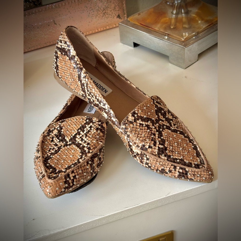 Trendy Steve Madden Snakeskin Studded Flats